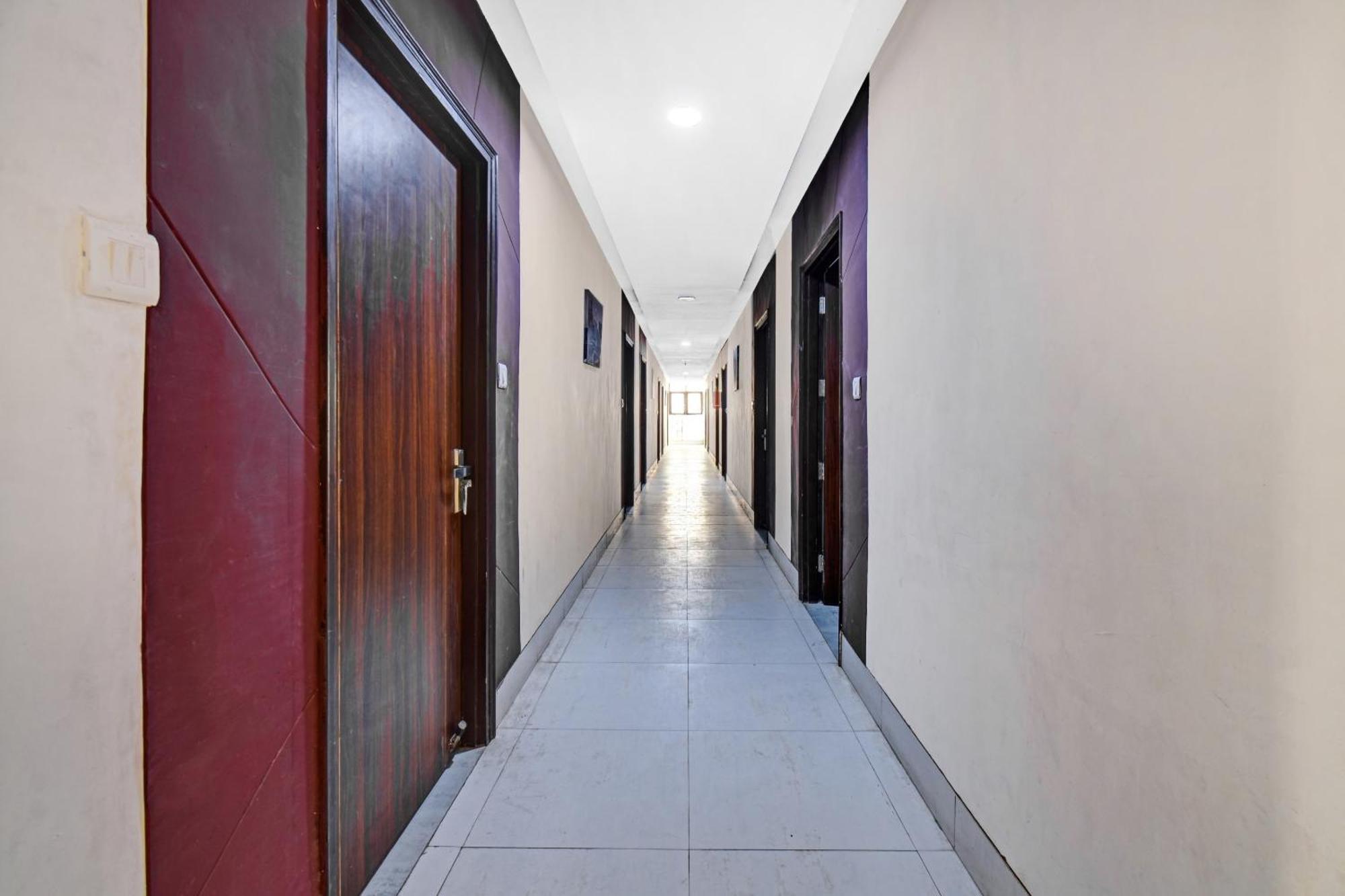 Townhouse Classio Suites Ширді Екстер'єр фото