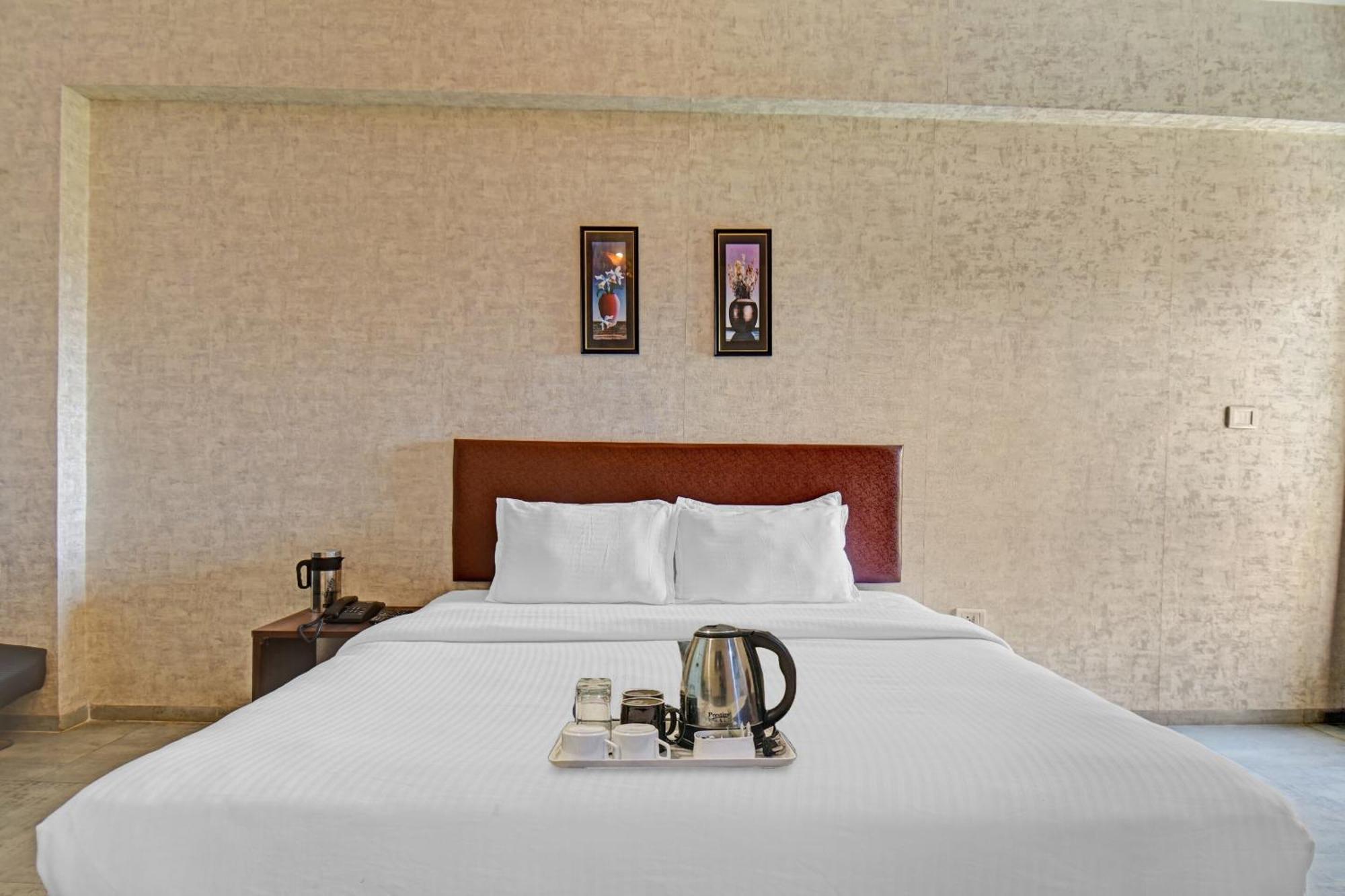 Townhouse Classio Suites Ширді Екстер'єр фото