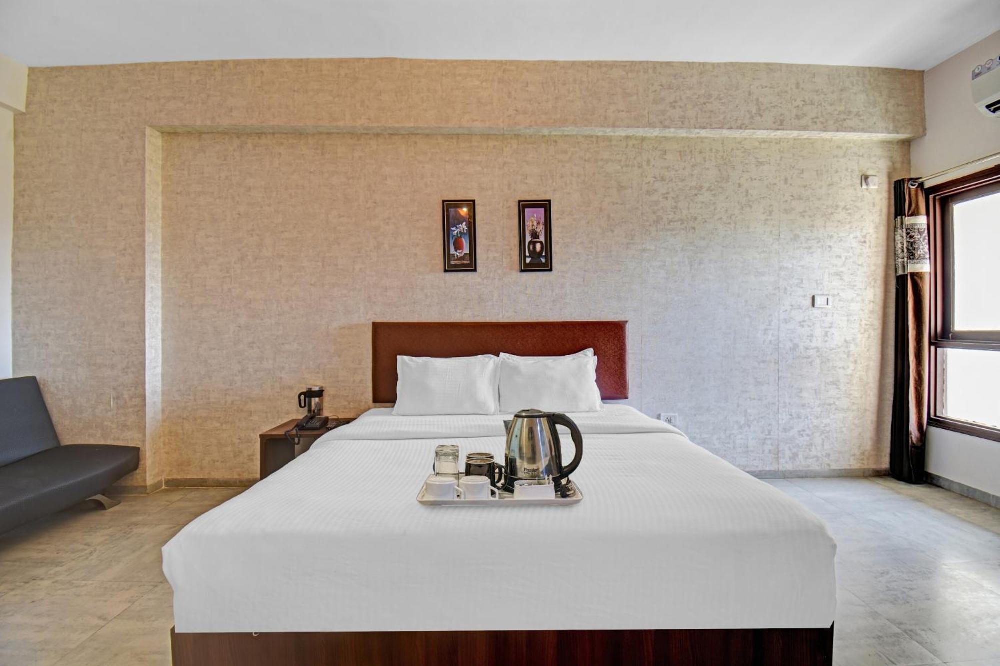 Townhouse Classio Suites Ширді Екстер'єр фото