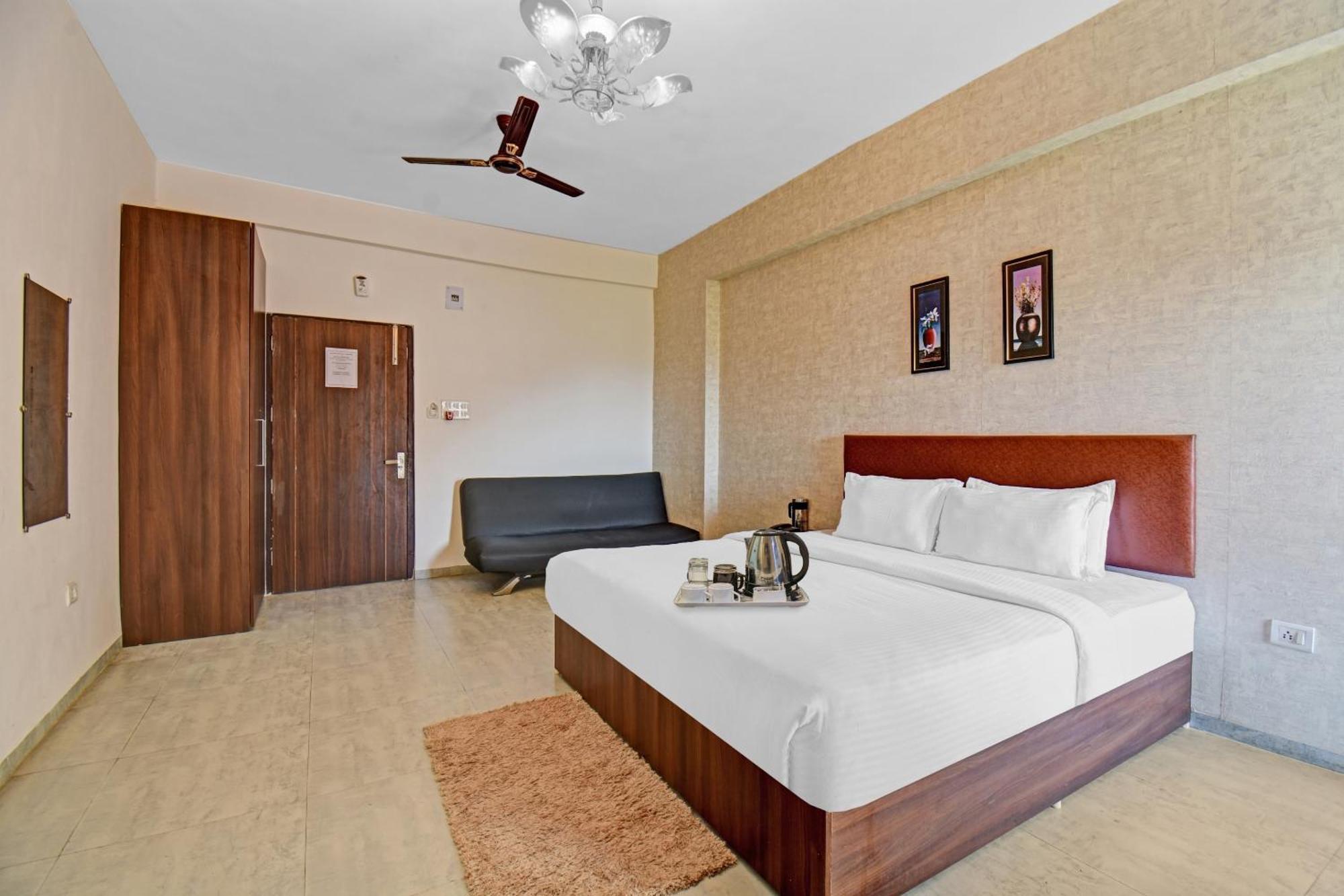 Townhouse Classio Suites Ширді Екстер'єр фото