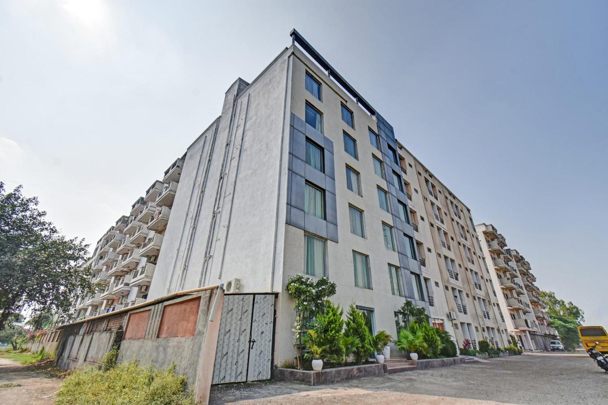 Townhouse Classio Suites Ширді Екстер'єр фото