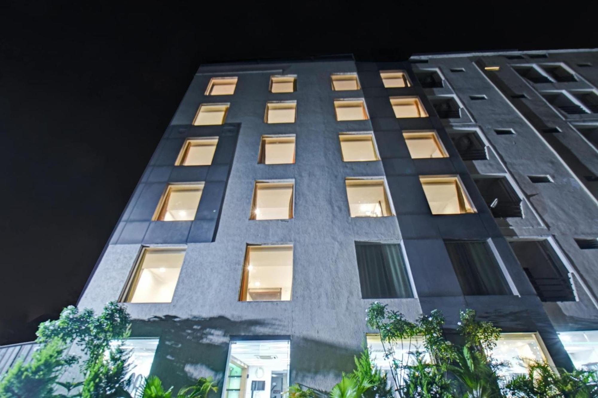 Townhouse Classio Suites Ширді Екстер'єр фото
